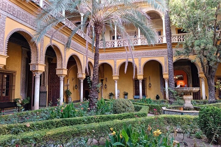 Las Dueñas Palace Guided Tour in Seville with Entrance Included