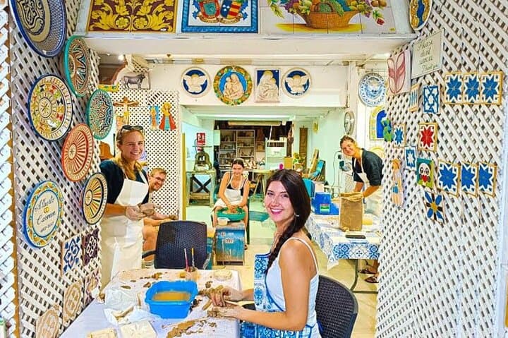 Ceramics classes in Seville – Learn lathe, majolica or mosaic