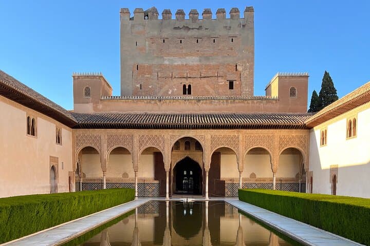 Private Alhambra Tour + Nasrid Palaces (Optional Tickets)