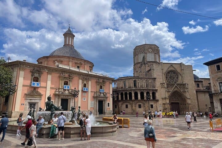 Valencia: Top 25 Highlights Guided Bike Tour