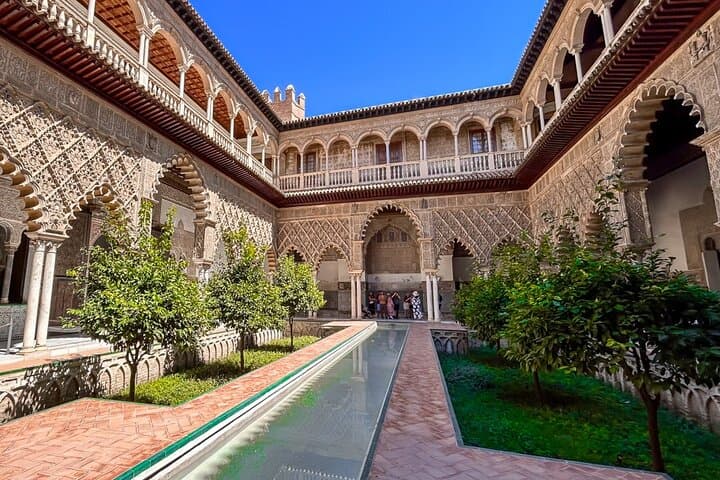 Seville Guided Tour: Alcazar, Cathedral & Giralda in English