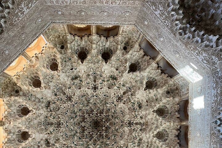 Private Alhambra Tour + Nasrid Palaces (Optional Tickets)