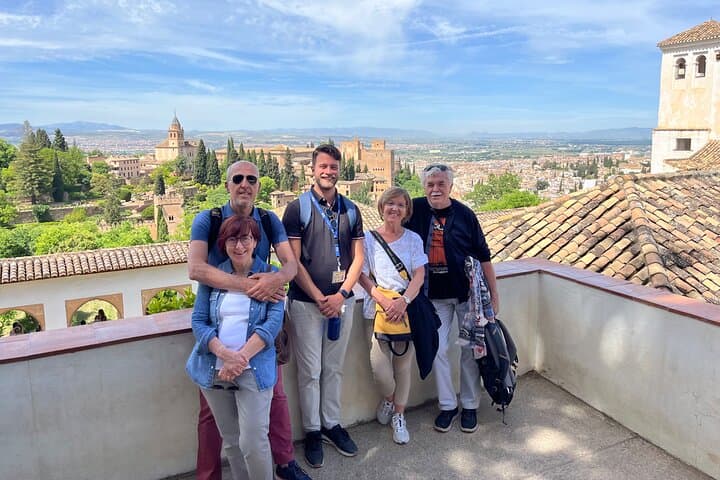 Private Alhambra Tour + Nasrid Palaces (Optional Tickets)