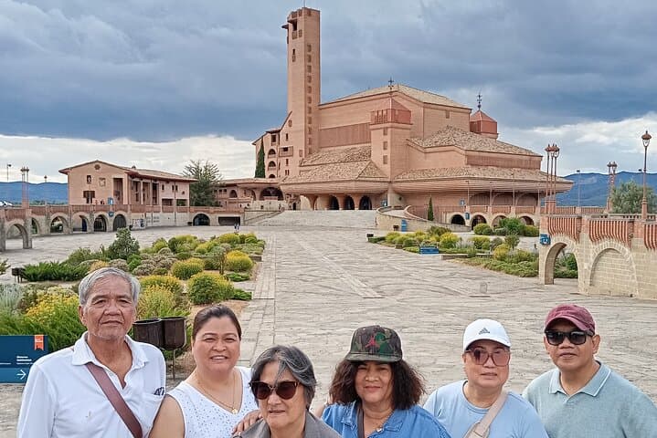 A filipino-american family enjoying the torreciudad's experience.