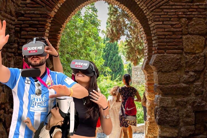 Malaga Tour with VR Stops: Alcazaba, Roman Theatre, Picasso &more