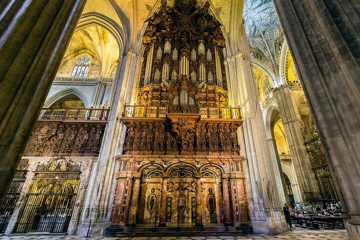 Private Tour of the Cathedral and Alcazar of Seville Includes Tickets
