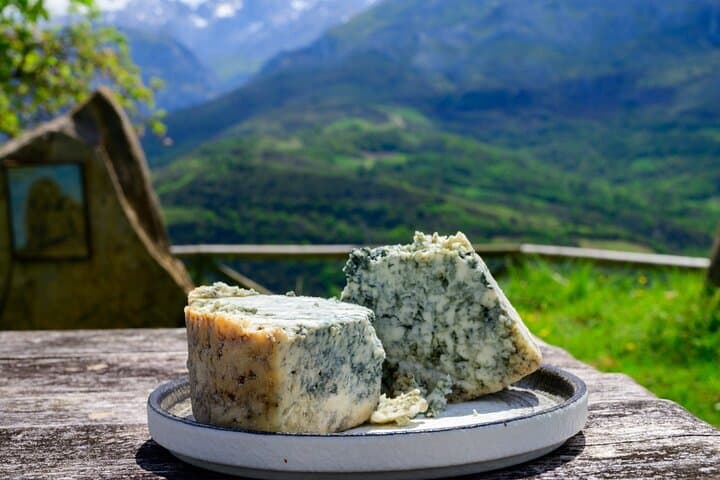 Picos de Europa : Bunnes with funicular and Cabrales cheese cave