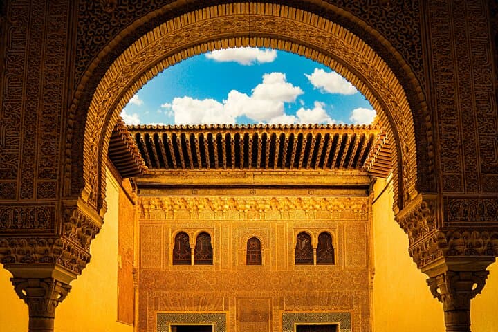 Skip-the-line Alhambra and Nasrid Palaces Tour in Granada
