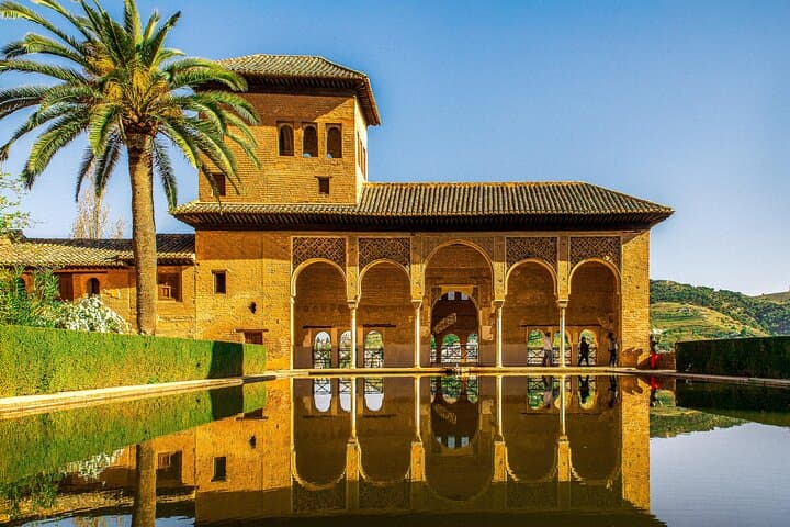 Skip-the-line Alhambra and Nasrid Palaces Tour in Granada
