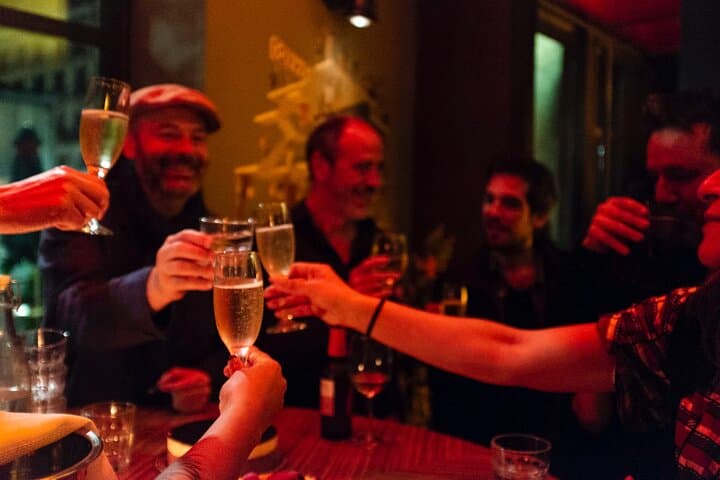 Local cuisine and live music at Ciutat Vella Barcelona