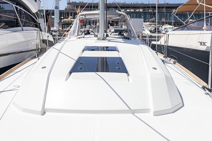 Private sailing yacht by the Bay of Palma and nearby coves