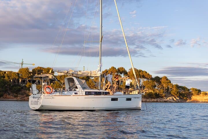 Private sailing yacht by the Bay of Palma and nearby coves