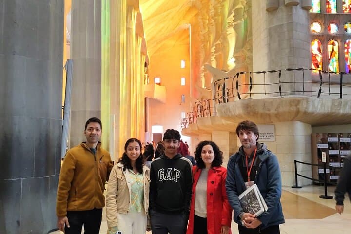 Sagrada Familia Tour with Expert Guide: Private & Small-Group