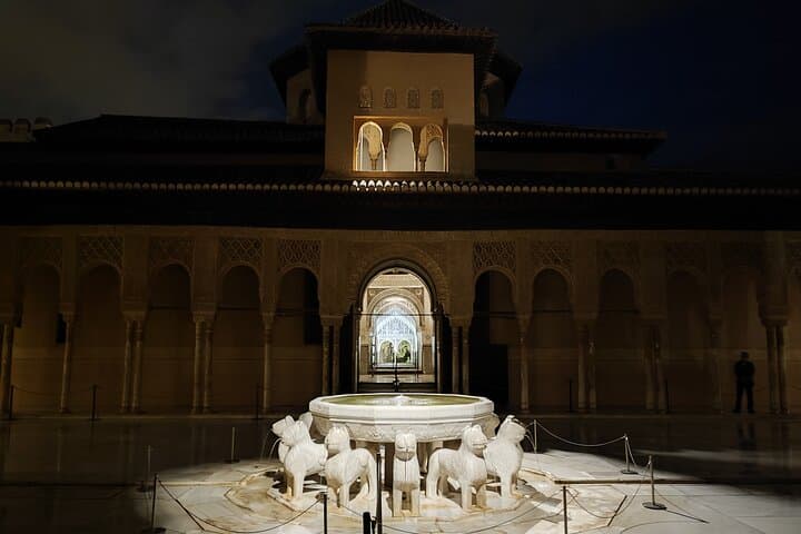 Private Night Tour of the Nasrid Palaces of the Alhambra