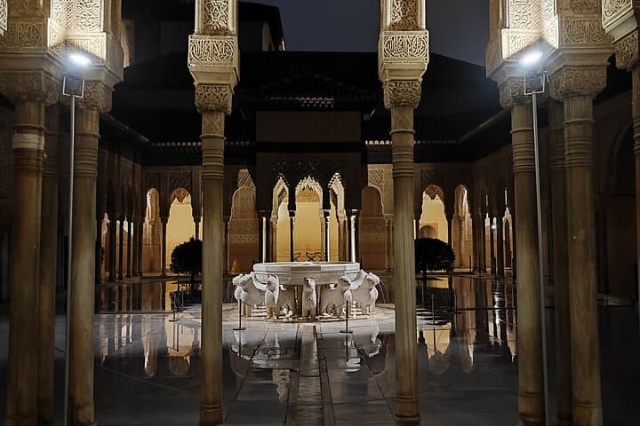 Private Night Tour of the Nasrid Palaces of the Alhambra