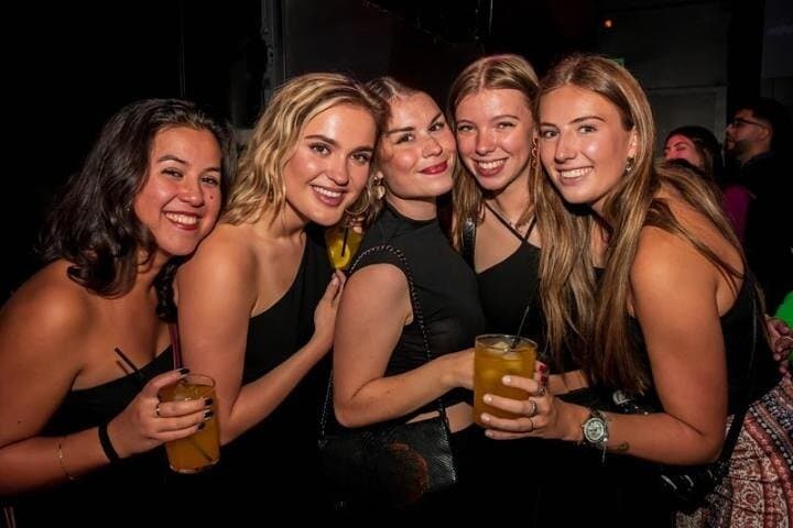 3 Bars Pub Crawl + VIP Club Entrance & 3 Free Shots