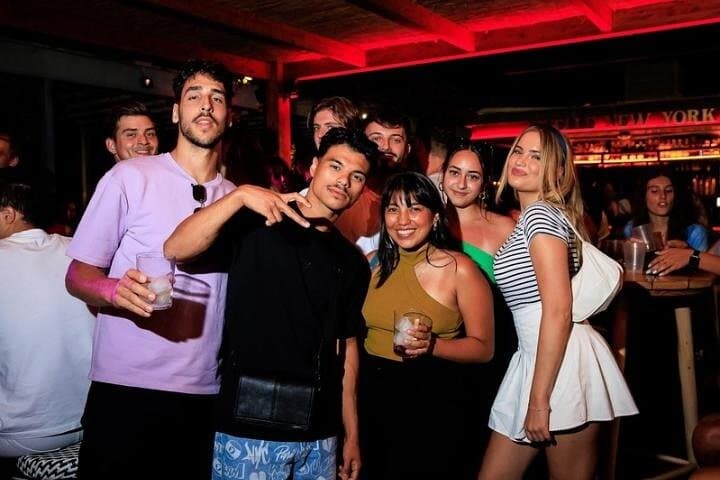 3 Bars Pub Crawl + VIP Club Entrance & 3 Free Shots
