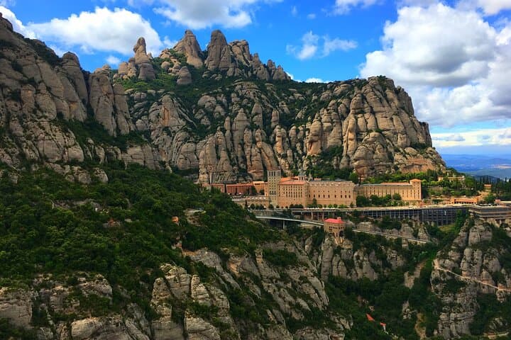 Montserrat and Girona Full-Day Private Guided Tour from Barcelona