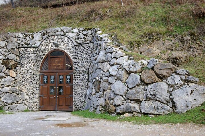 Picos de Europa : Bunnes with funicular and Cabrales cheese cave