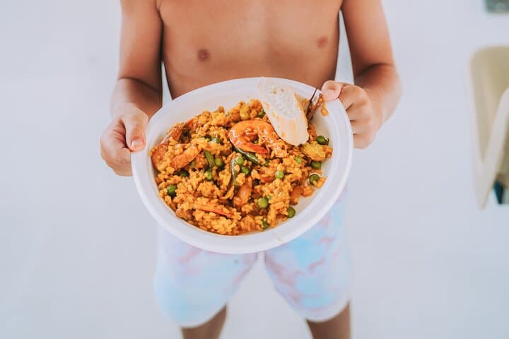Mixed paella (chicken and seafood).