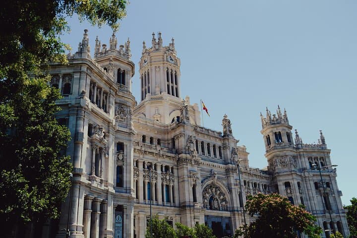 Madrid : Digital Tour with No Guide – Use Your Phone to Explore