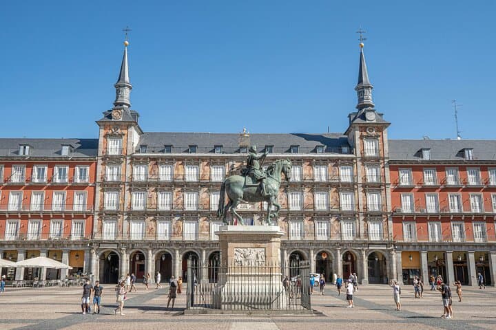 Madrid : Digital Tour with No Guide – Use Your Phone to Explore
