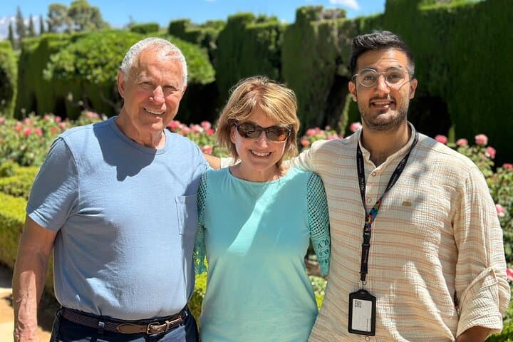 Alhambra with Nazaries Palaces with Private Guide in History Art