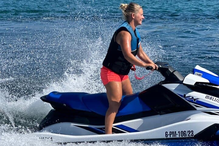 Jet ski therapy for the soul in coast of Santa Ponsa