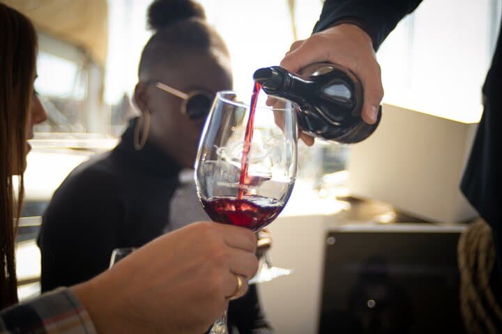 Barcelona : 2 hours Sailing tour with snacks and drinks