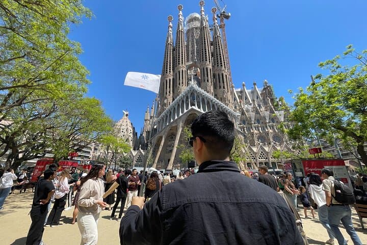 Sagrada Família Guided Tour with Optional Gaudí Towers Upgrade