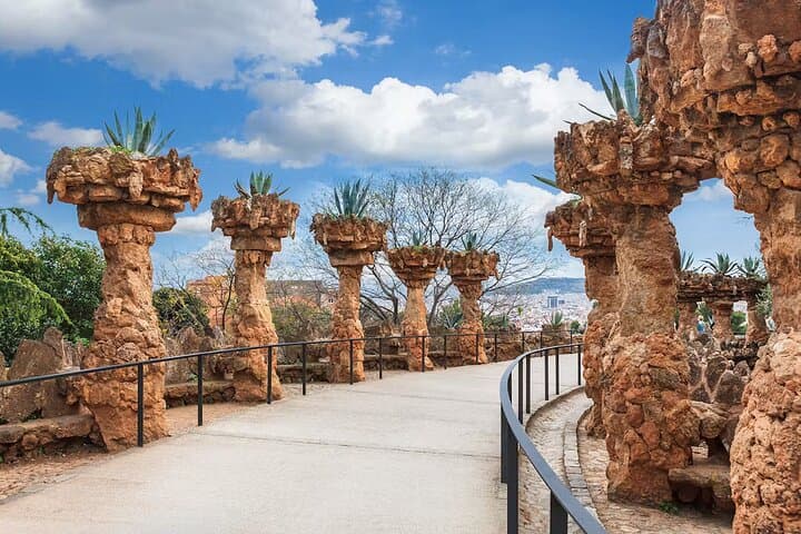 Barcelona: Park Guell Skip the Line Ticket and Guided Tour