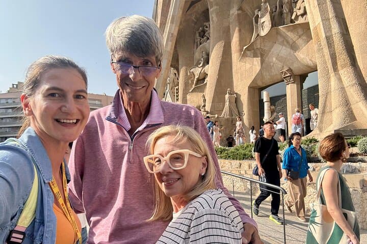 Sagrada Familia Tour with Expert Guide: Private & Small-Group