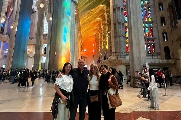 Sagrada Familia Tour with Expert Guide: Private & Small-Group