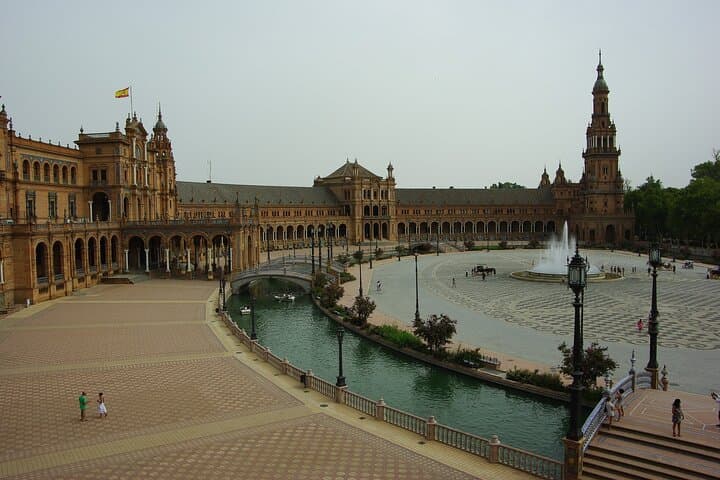 From Seville: Private Day Trip to Jerez & Cádiz