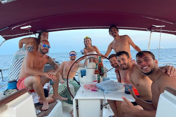 Shared Sunset Cruise with Unlimited Cava