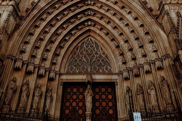 Barcelona: Guided City Tour by Local Transport - Metro, Bus, Tram