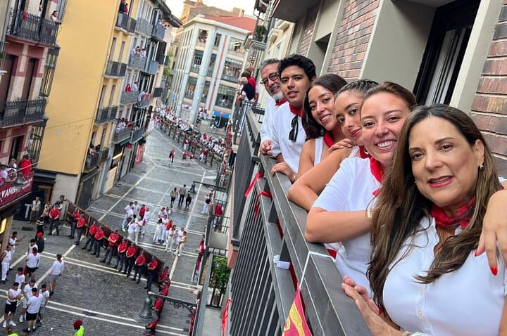 VIP San Fermin : Balcony in Estafeta, Churros y Gigantes