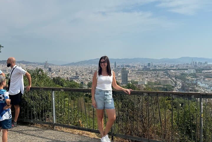 Barcelona: Magic Montjuïc Tour, Wine Tasting & Best photo spots!