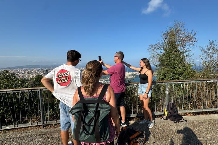Barcelona: Magic Montjuïc Tour, Wine Tasting & Best photo spots!