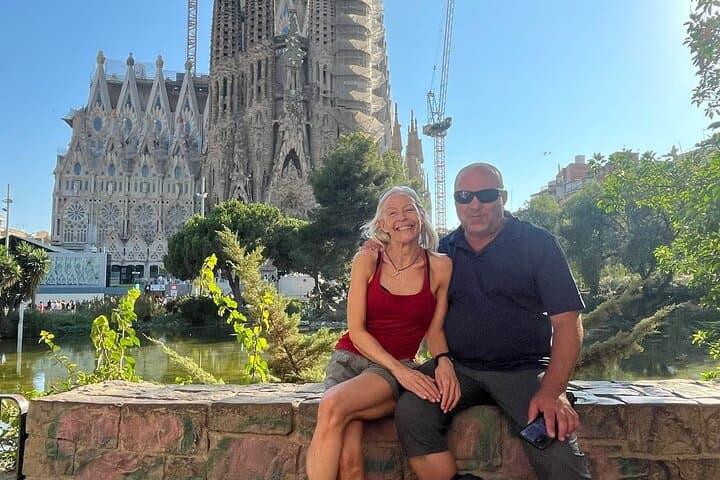 Sagrada Familia Tour with Expert Guide: Private & Small-Group