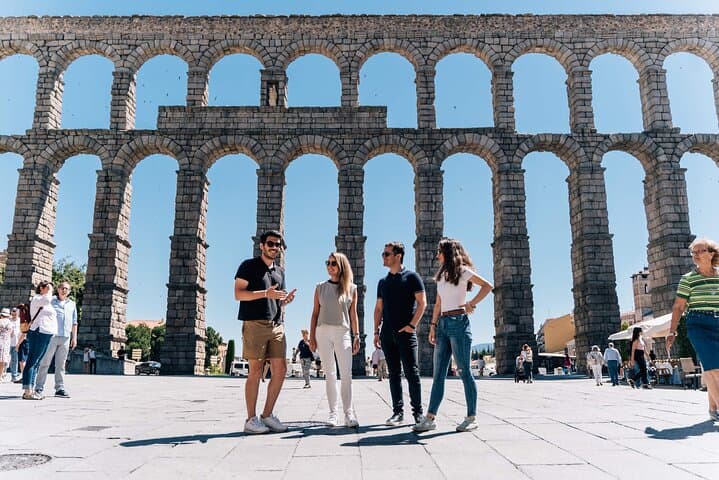 Admire Segovia’s iconic aqueduct and uncover all the secrets behind its fascinating history with a local guide!
