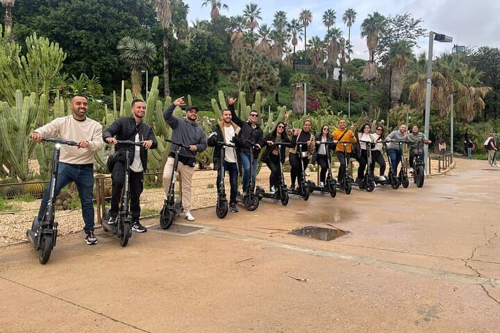 Barcelona: E-Scooter or Bike Tour with Local Guide