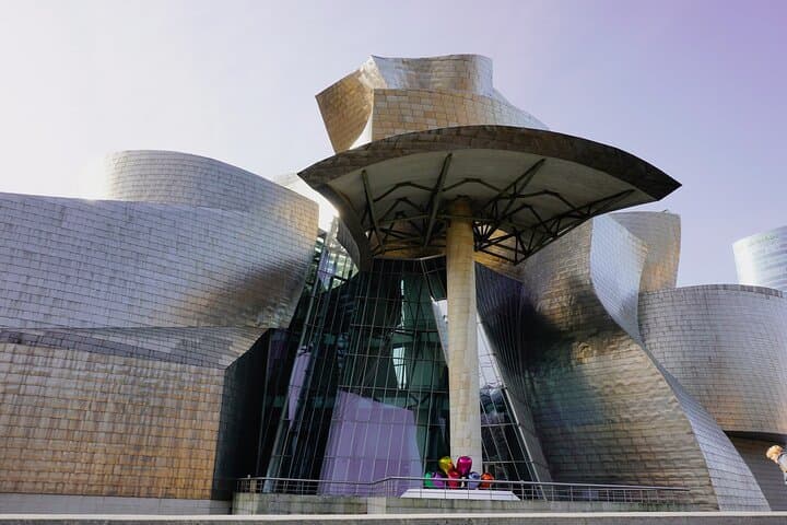 Hello Bilbao: Private 2-Hours Intro City Walk with Local Guide