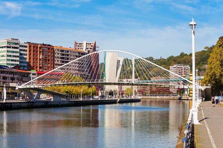 Hello Bilbao: Private 2-Hours Intro City Walk with Local Guide
