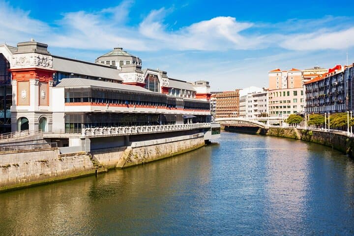 Hello Bilbao: Private 2-Hours Intro City Walk with Local Guide