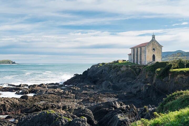 Basque Coast Private Tour in Gaztelugatxe, Mundaka, and Guernica