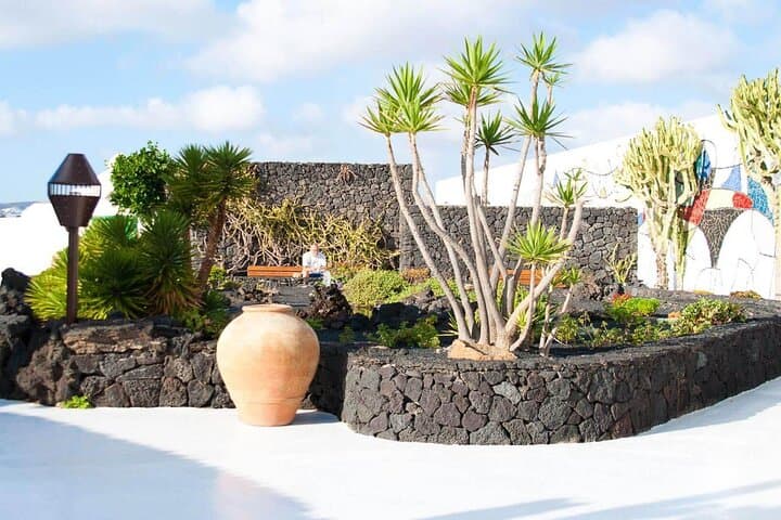 Lanzarote Private Tour: Discover César Manrique’s Masterpieces