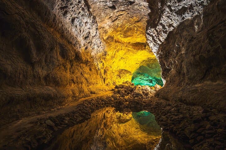 North Lanzarote Private Tour: Caves, Viewpoints & Villages