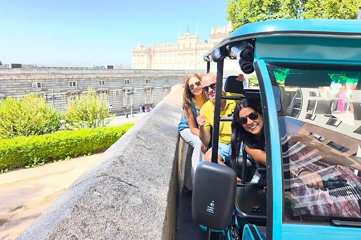 Private Tour with Tuk Tuk Zero : Historic Heart. 1hrs. 15min.