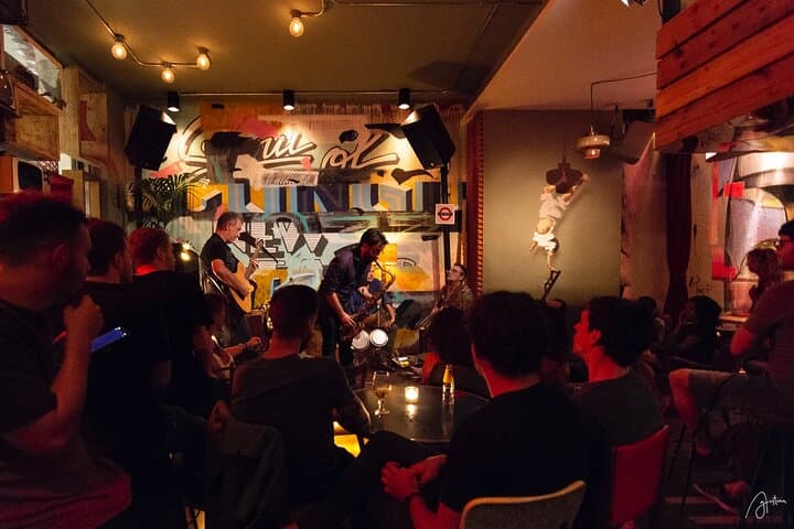 Local cuisine and live music at Ciutat Vella Barcelona